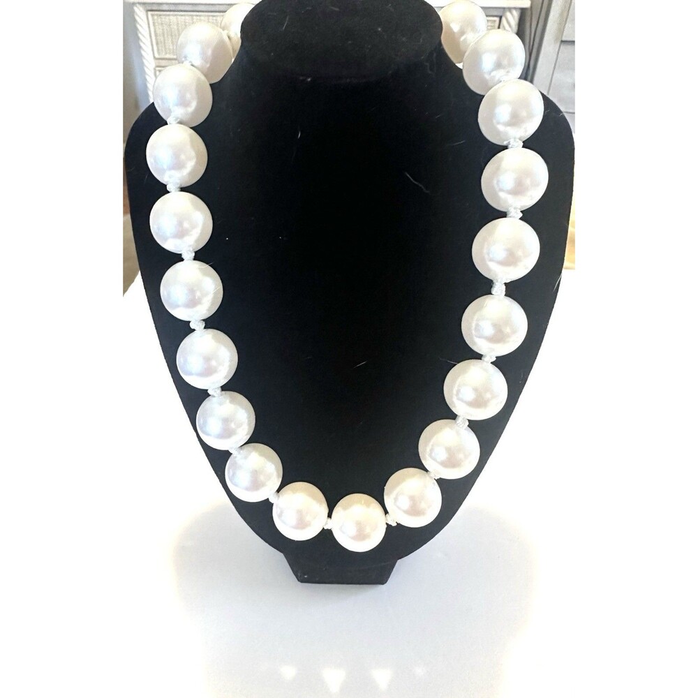 Vintage Kissaka 18" White Pearl Necklace Pave Rhinestone Magnetic Clasp